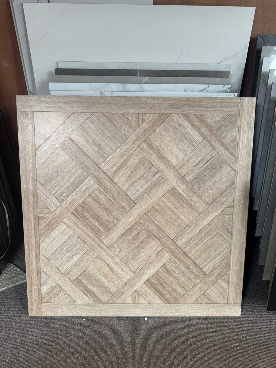 100x100 Spanish Wood Effect Tile to Clear Bgrade