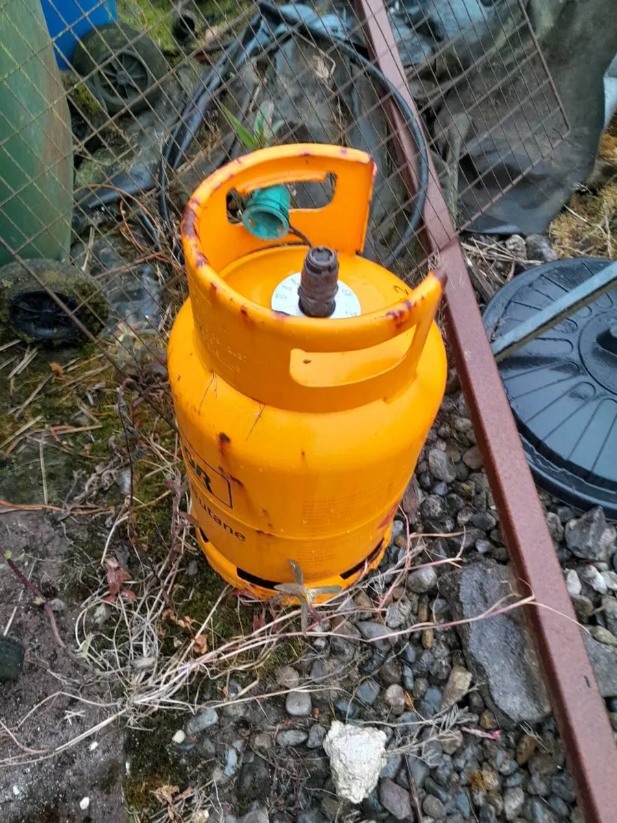 Gas cylinders