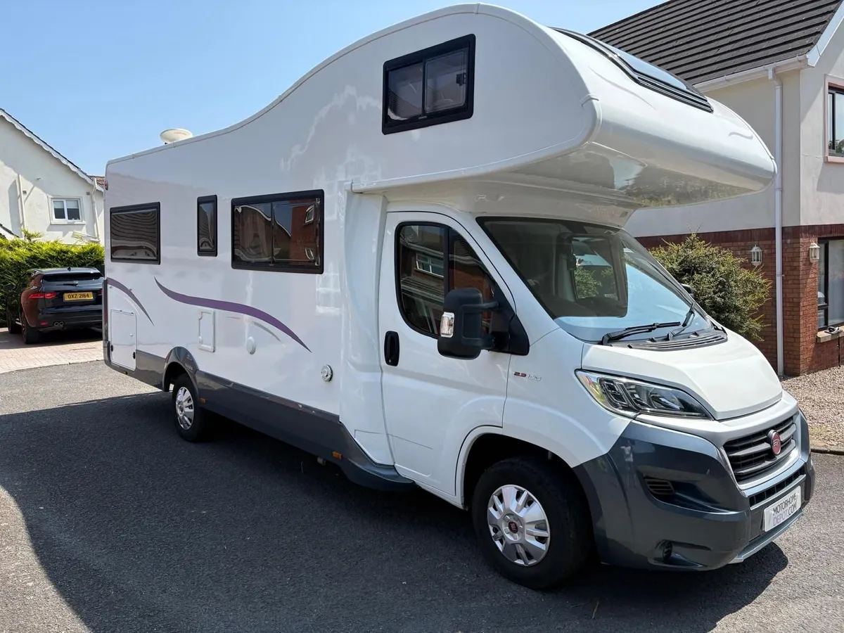 Automatic 2019 Roller Team 746 6 berth/5 seatbelts - Image 2