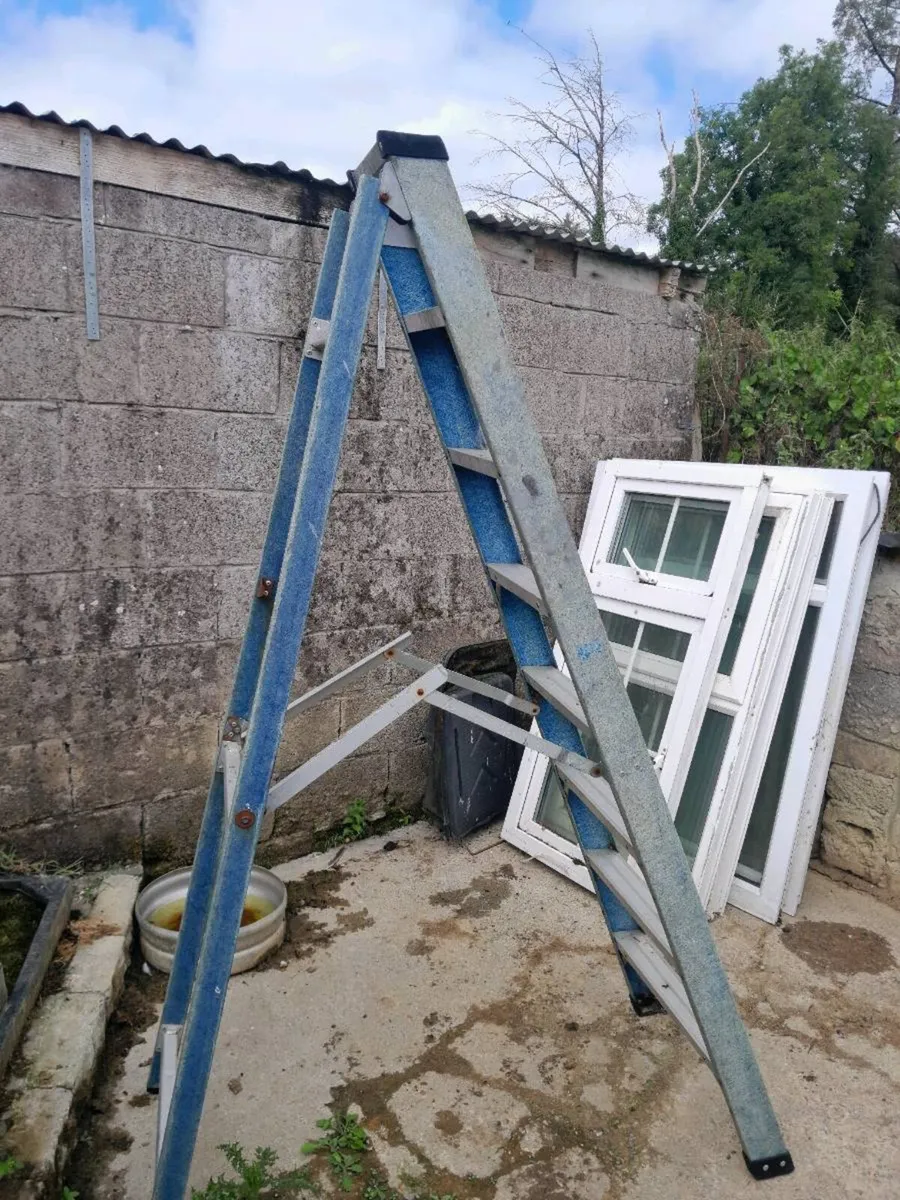 7 ft fiberglass ladder