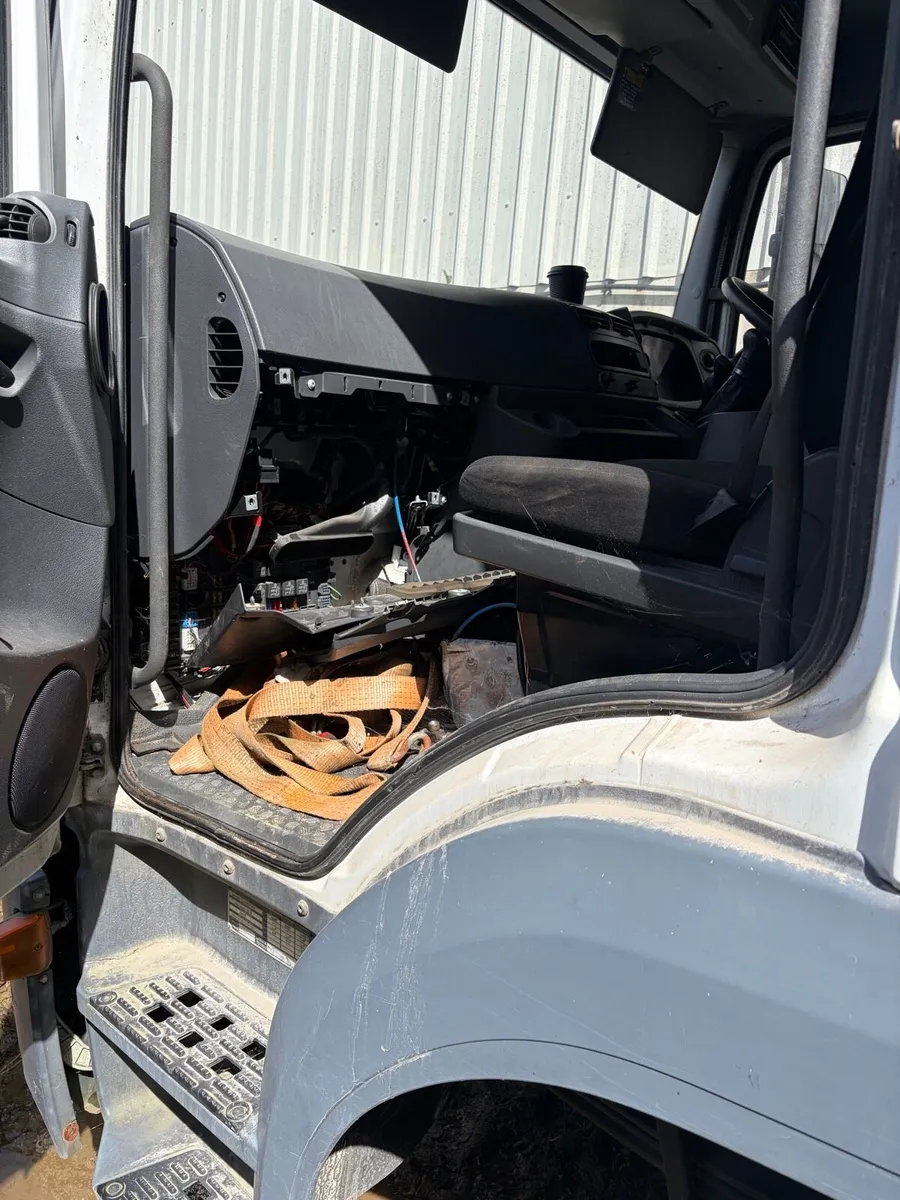 Mercedes Atego tilt and slide - Image 4