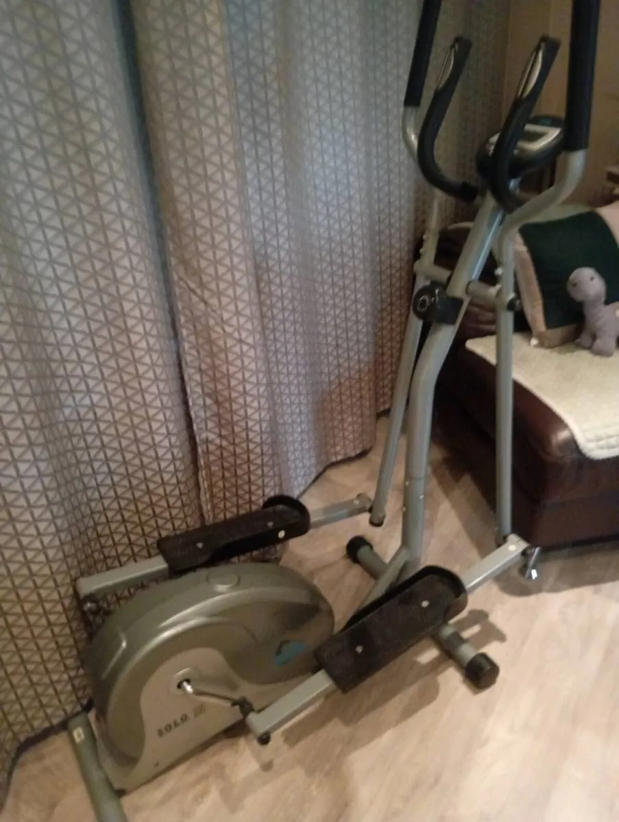 Cross trainer - Image 1