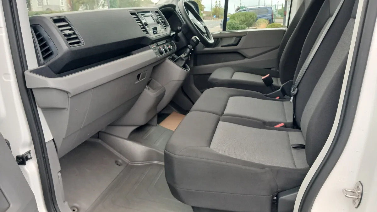 231 VW CRAFTER MWB VAN 140BHP,1 OWNER - Image 3