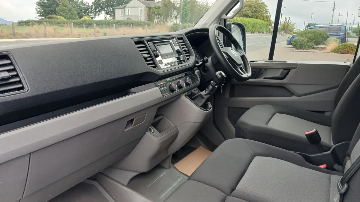231 VW CRAFTER MWB VAN 140BHP,1 OWNER - Image 4