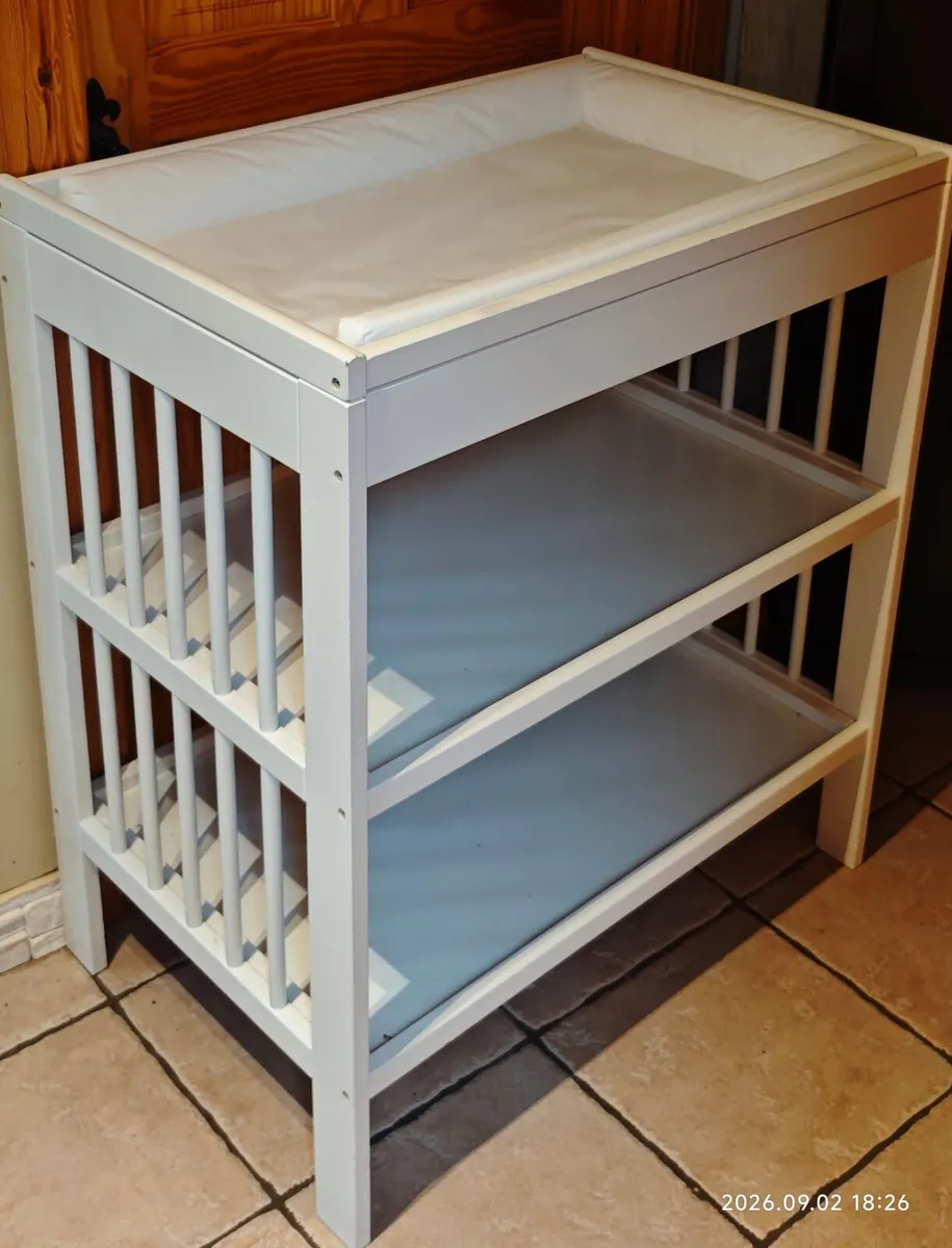 Changing table - Image 1