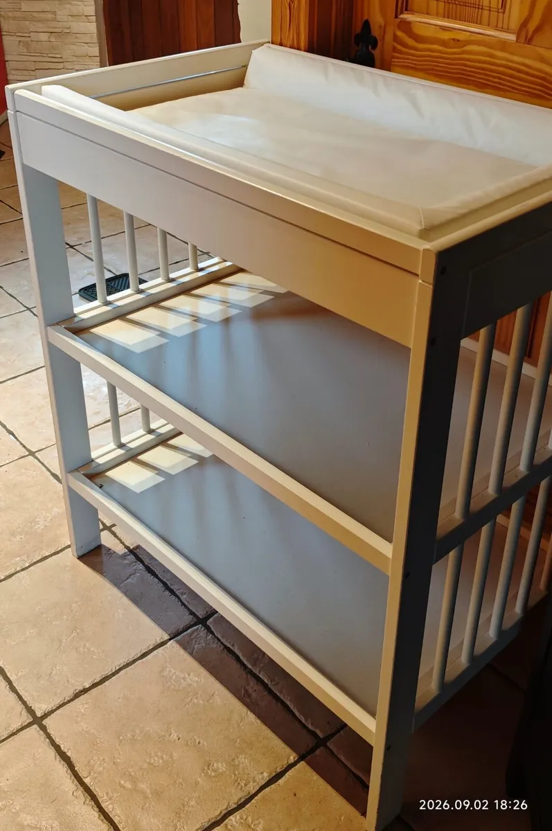 Changing table - Image 3