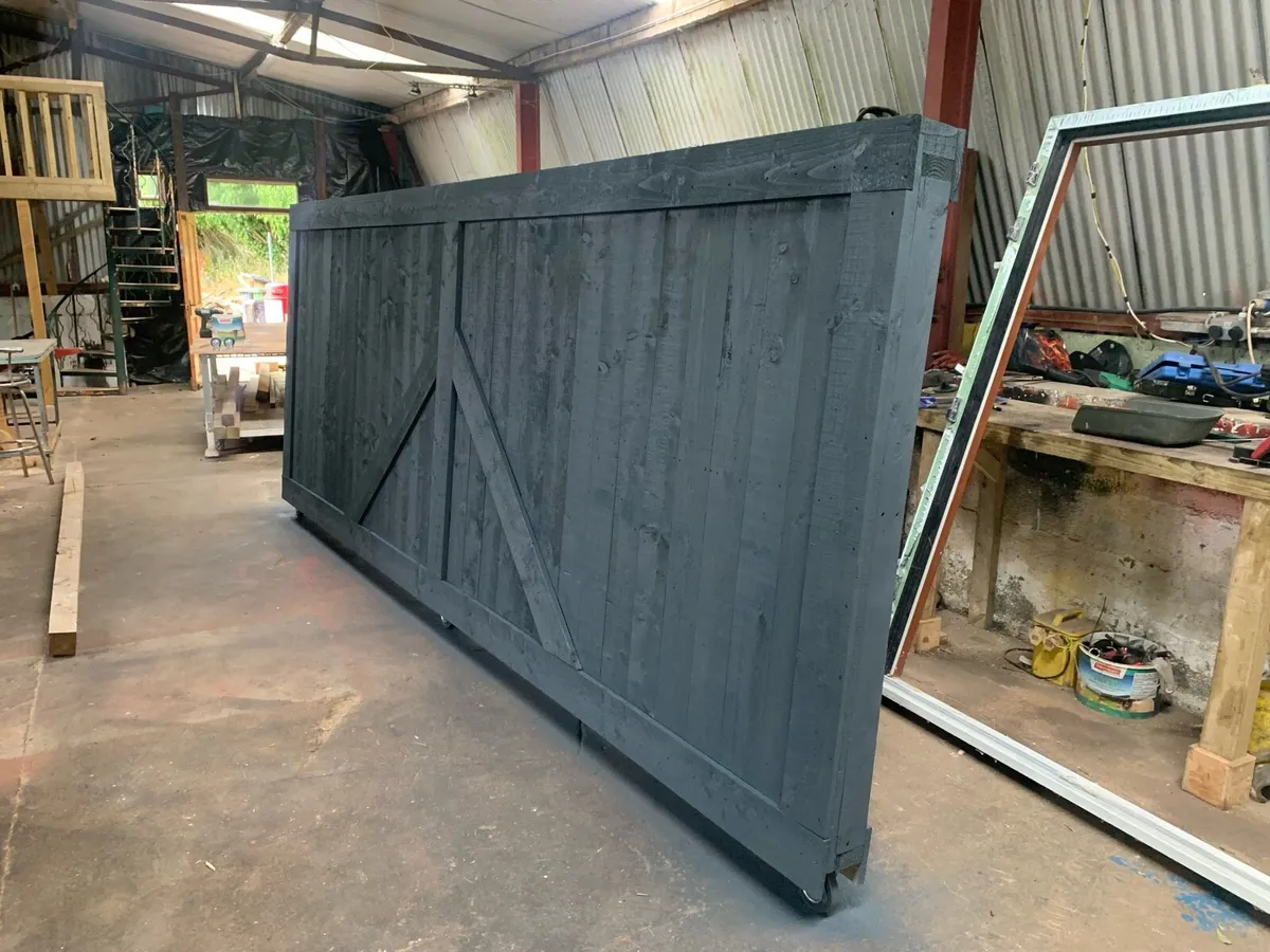 Handmade custom wooden sliding gates - Image 1