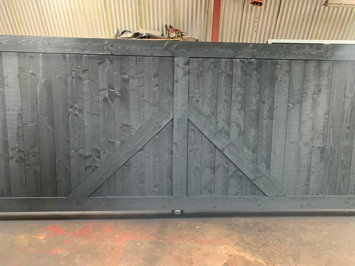 Handmade custom wooden sliding gates - Image 2