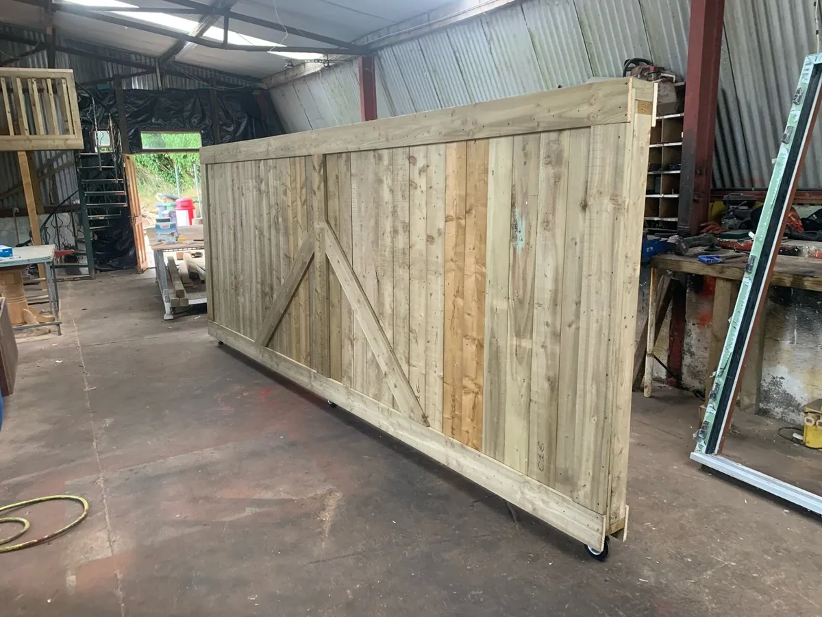 Handmade custom wooden sliding gates - Image 3
