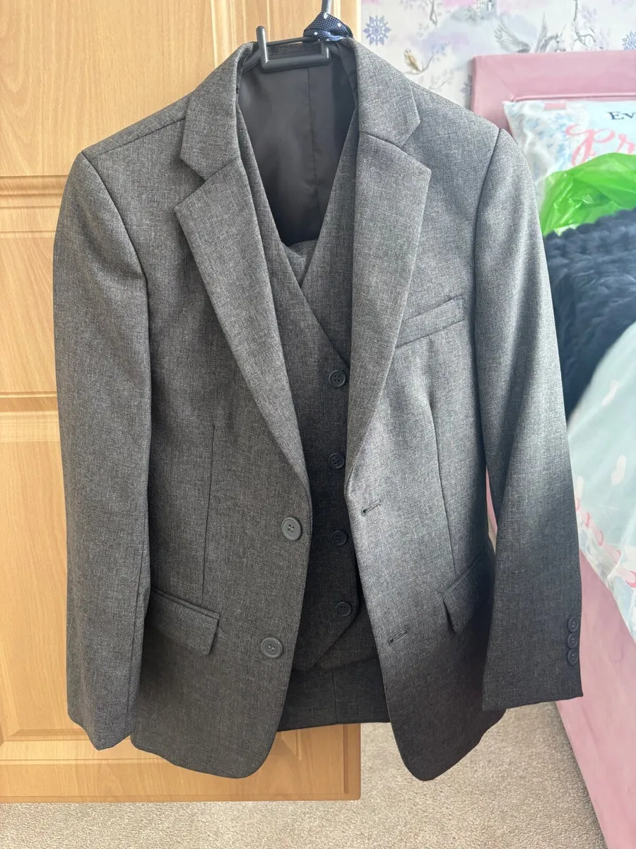 Boys suit age 10 - Image 1