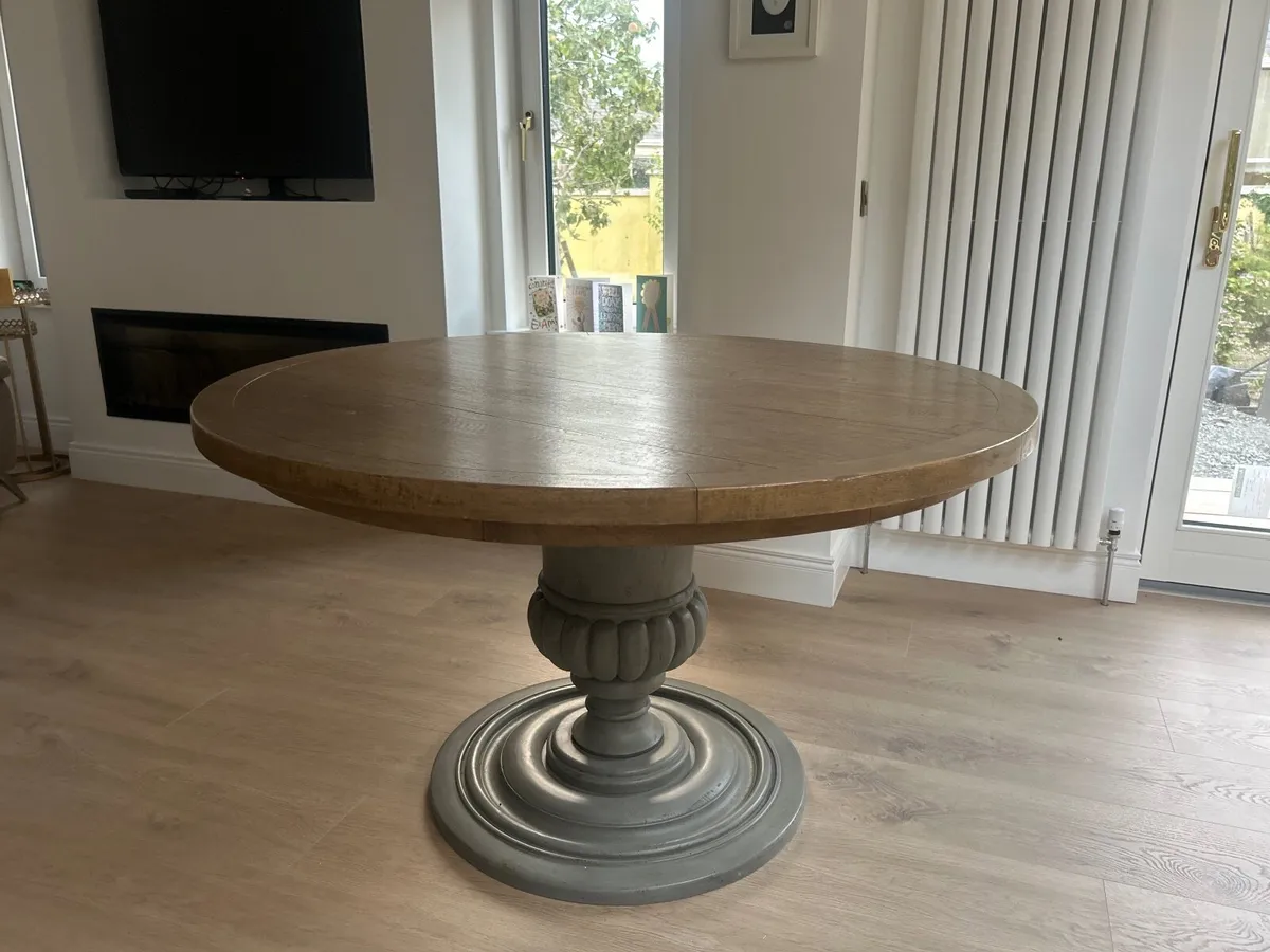 Caseys Furniture 4ft 6" Solid Oak Round Table - Image 1