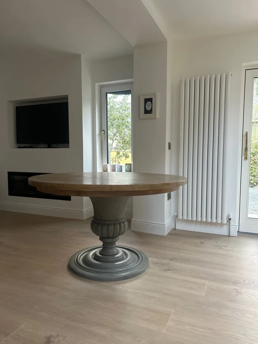 Caseys Furniture 4ft 6" Solid Oak Round Table - Image 3
