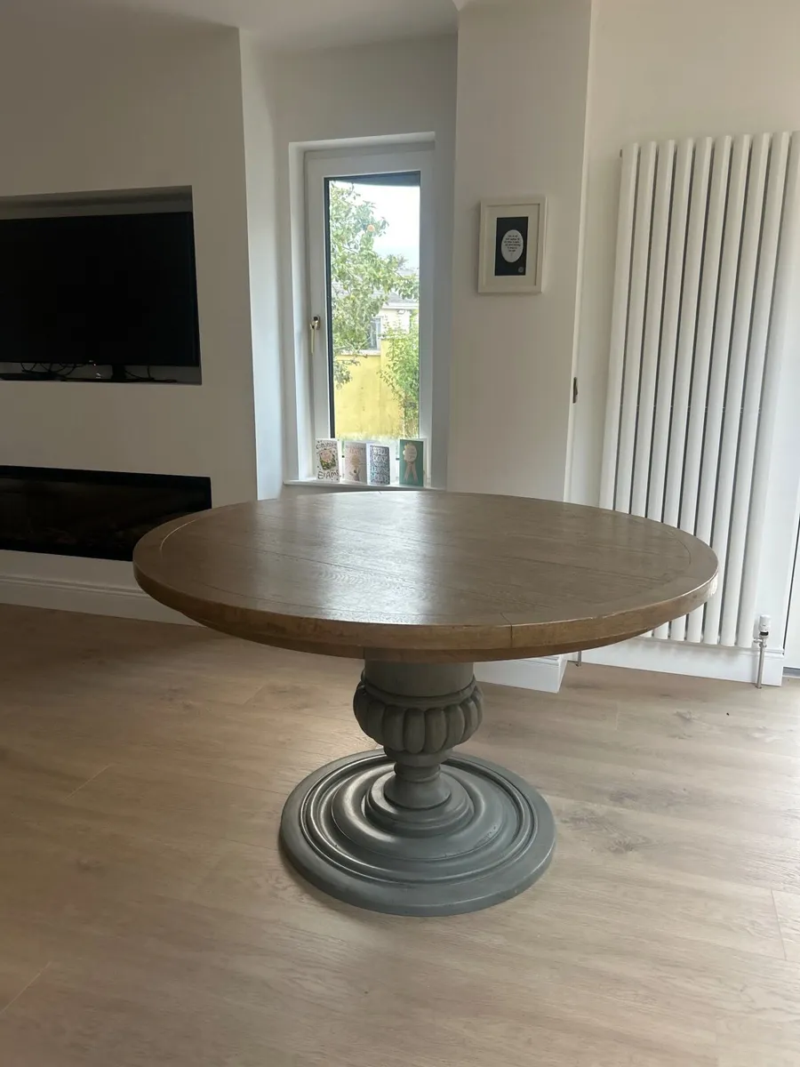Caseys Furniture 4ft 6" Solid Oak Round Table - Image 4