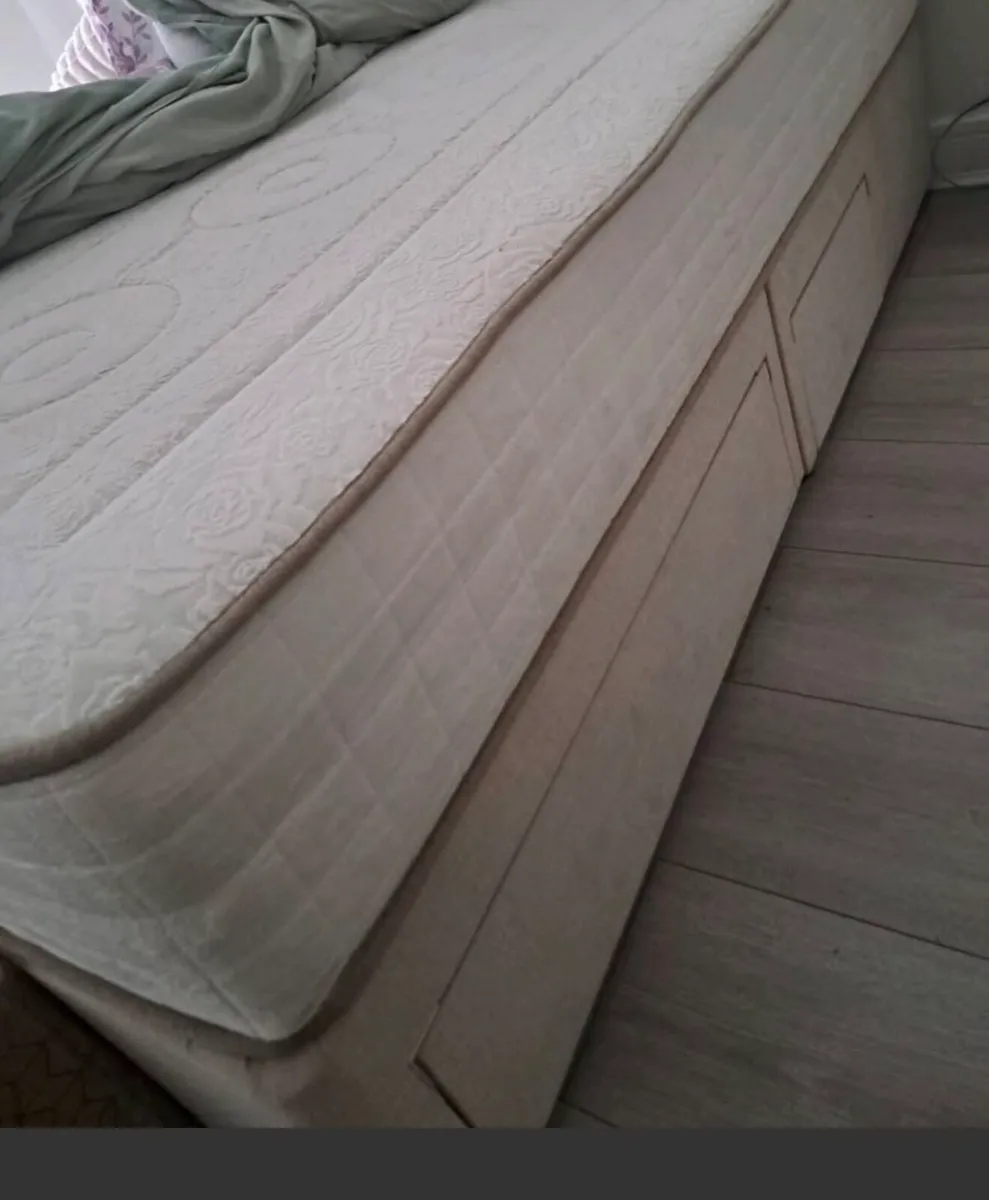 King size bed and king koil mattress - Image 1
