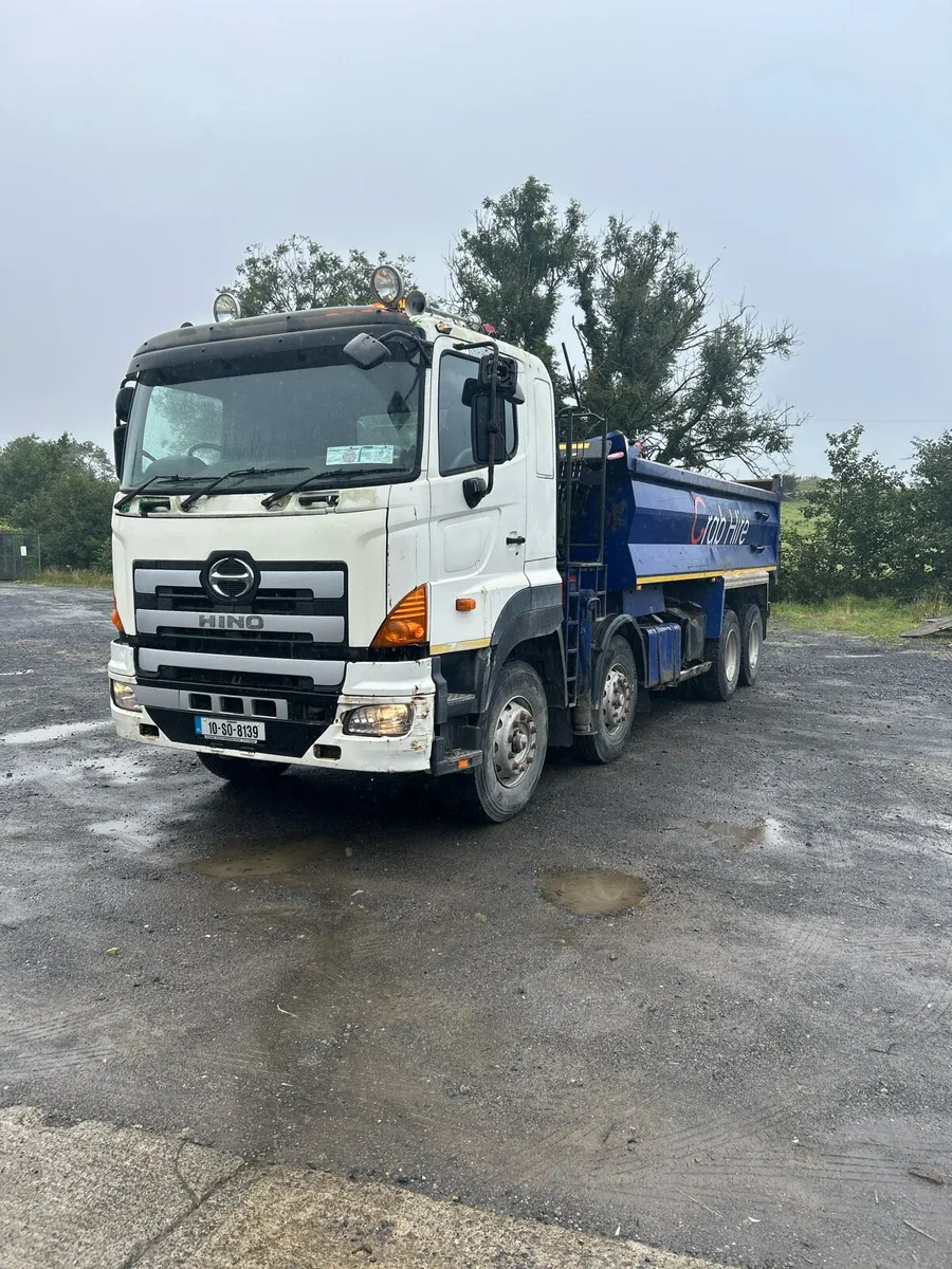 Hino 700 Grab - Image 1