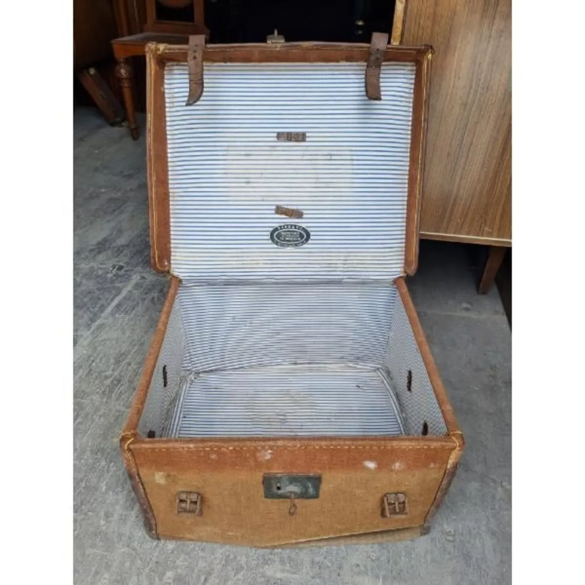 Travel Trunk Kane & Co Dublin KAS1302 - Image 3