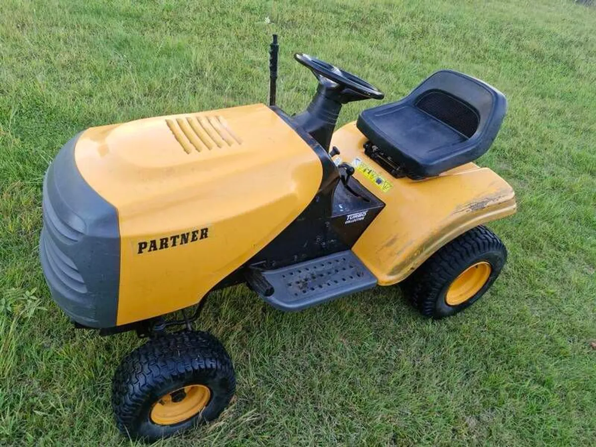 lawn tractor - Image 1