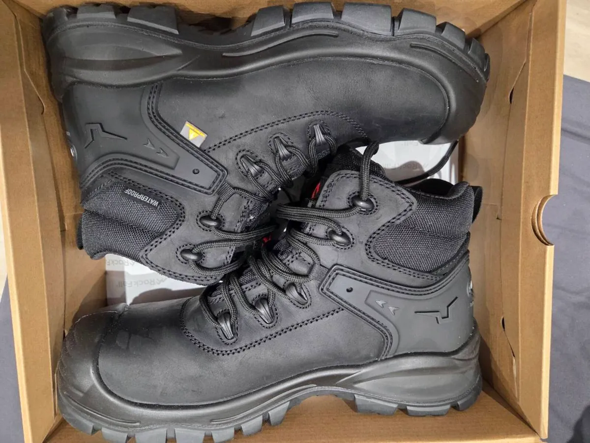 Safety voots Size 10 new - Image 1