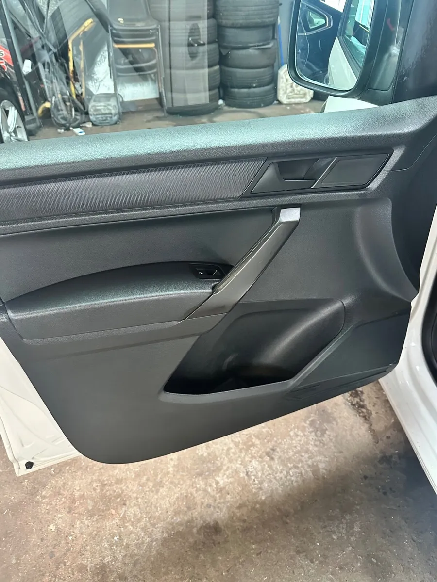 Volkswagen Caddy 2016 - Image 2