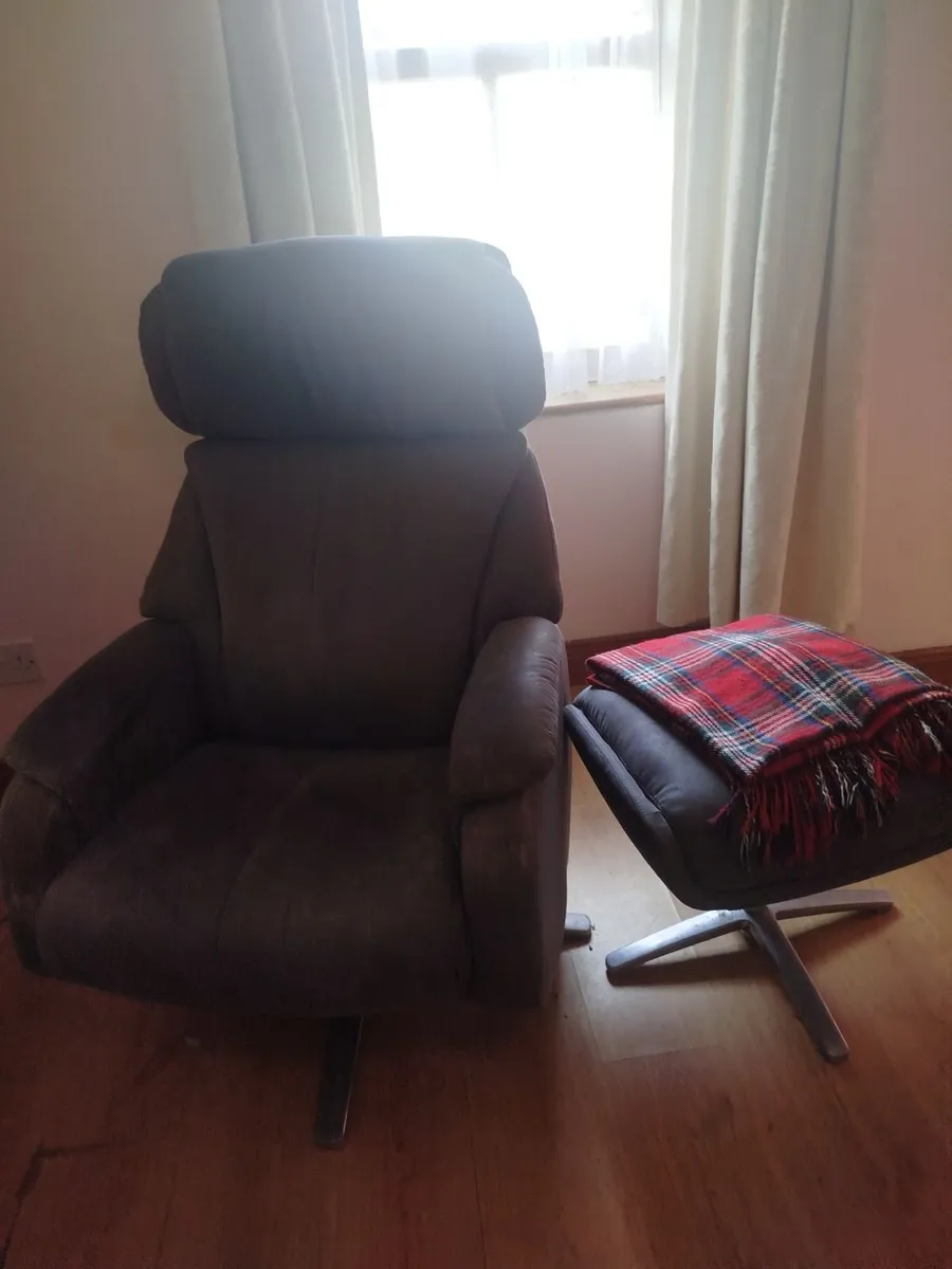 Orthopedic Chair & footrest - Image 4