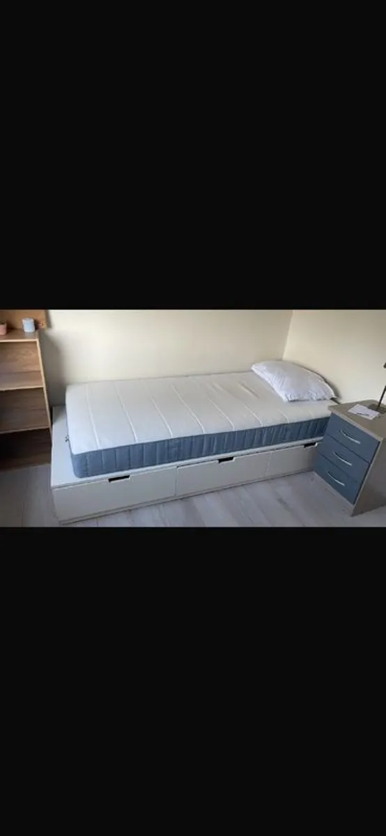 Single bed + mattress - Image 1
