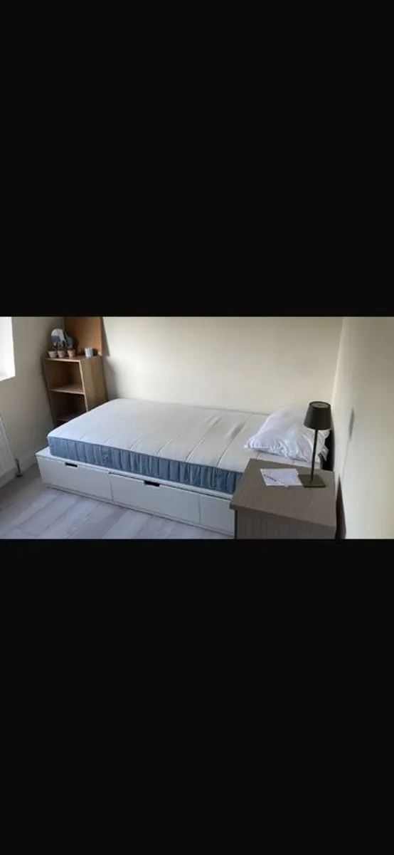Single bed + mattress - Image 2
