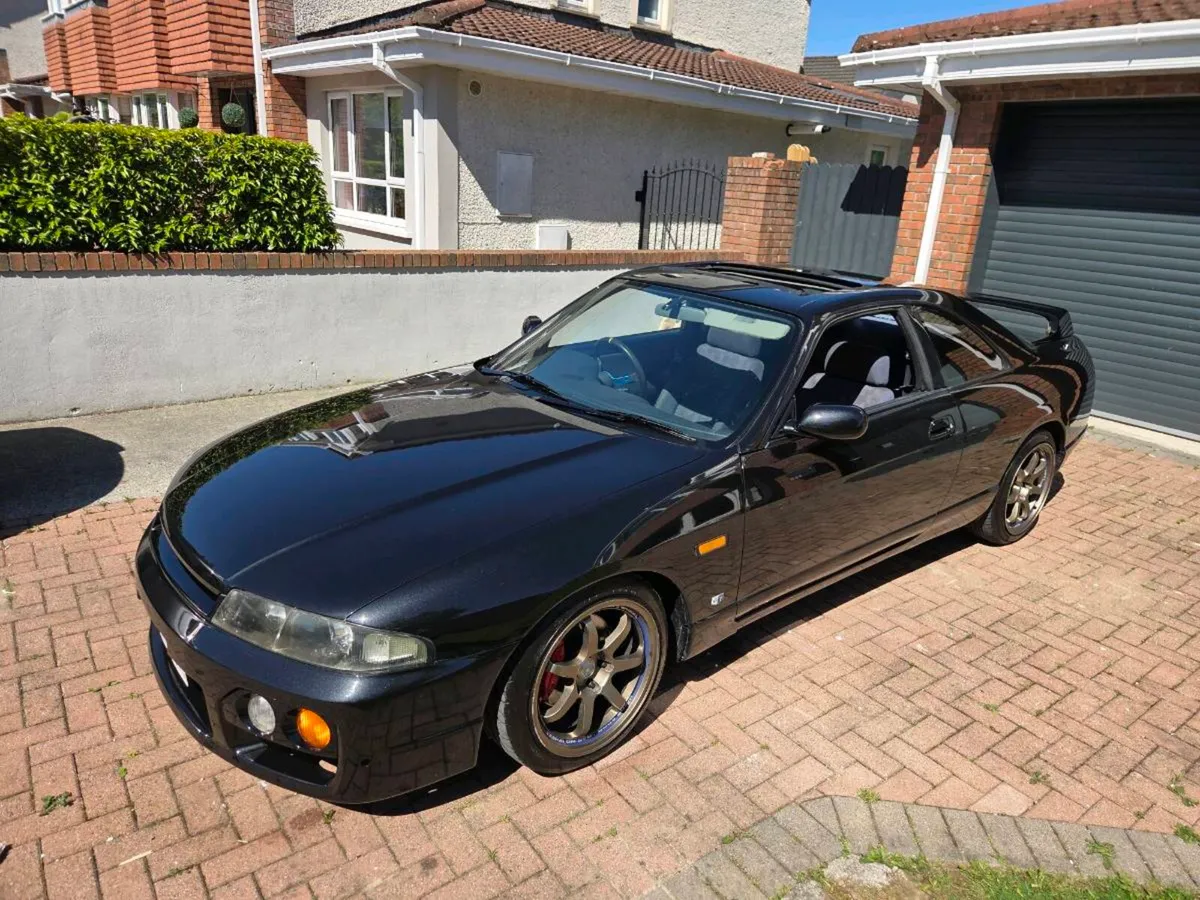 Nissan skyline r33 - Image 1