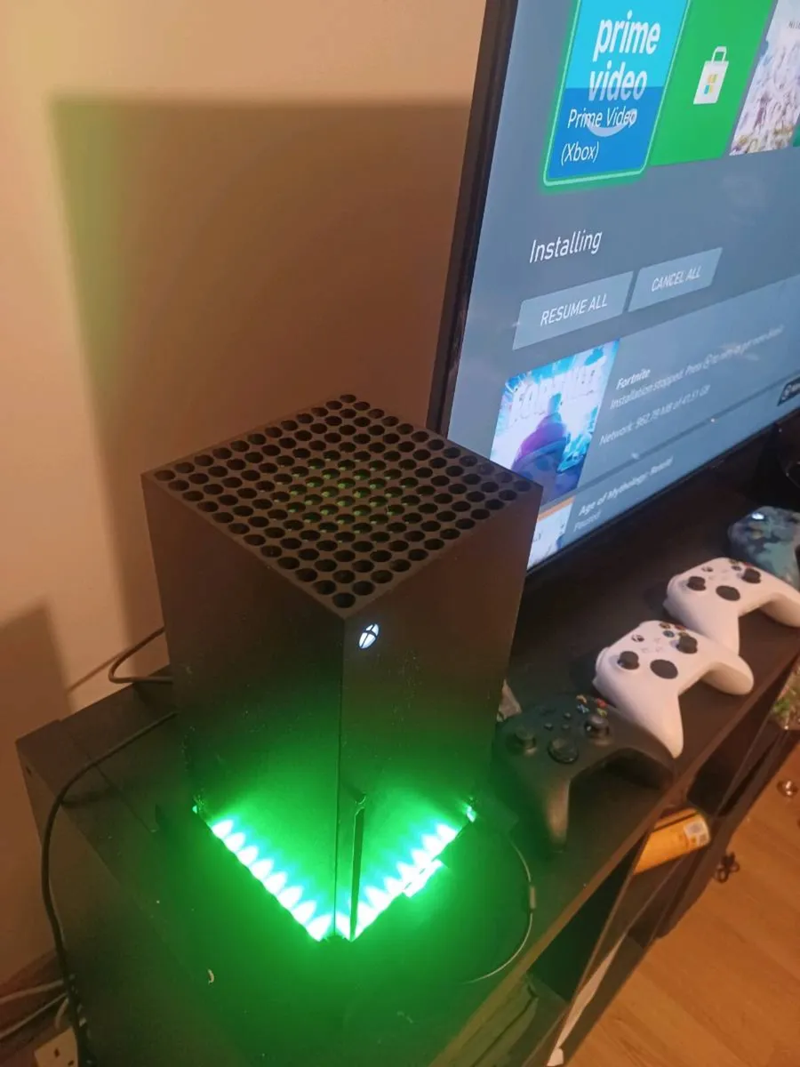 Xbox series X 4 controller's and 2 stands (ONO) - Image 2