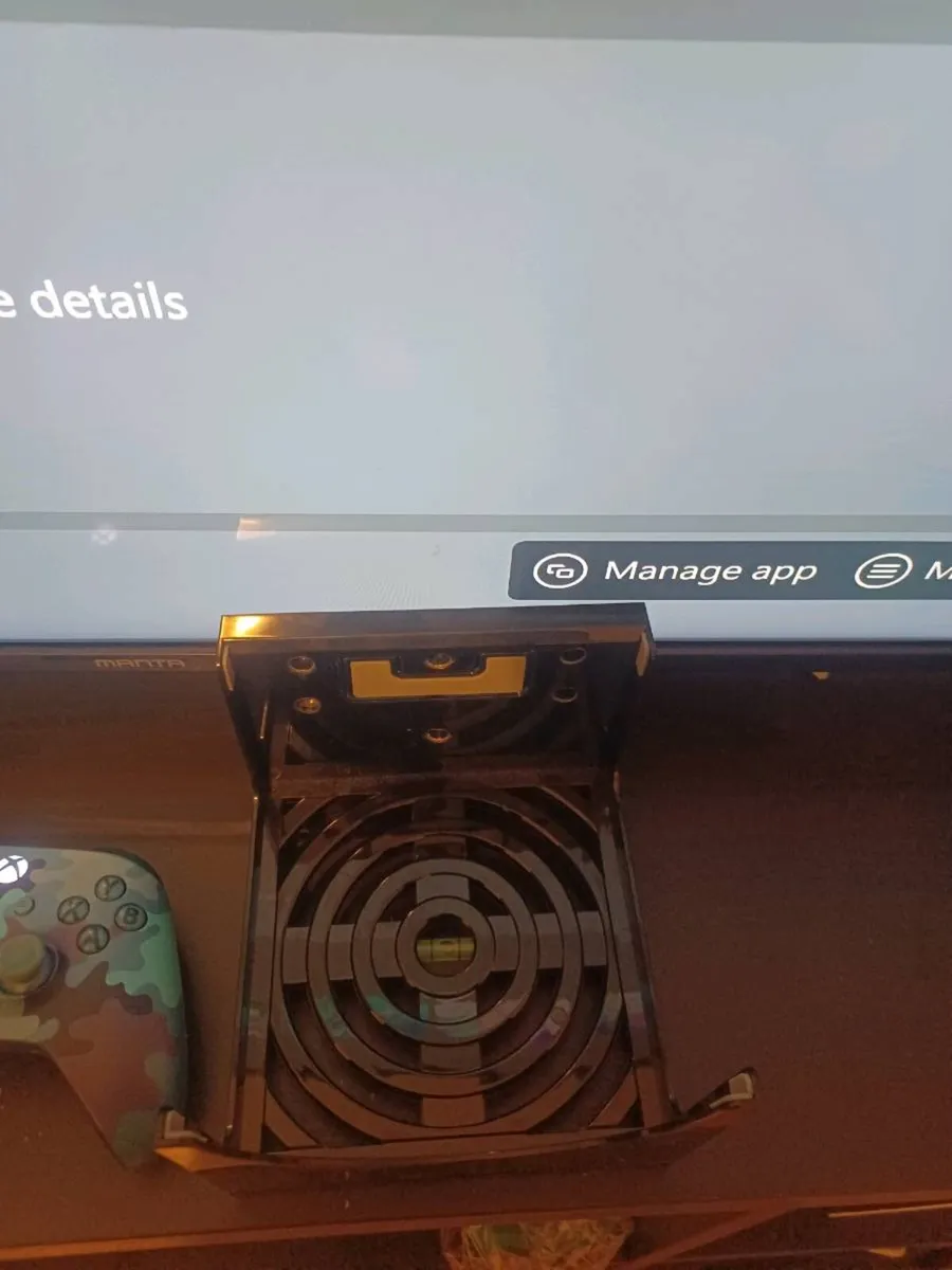 Xbox series X 4 controller's and 2 stands (ONO) - Image 4
