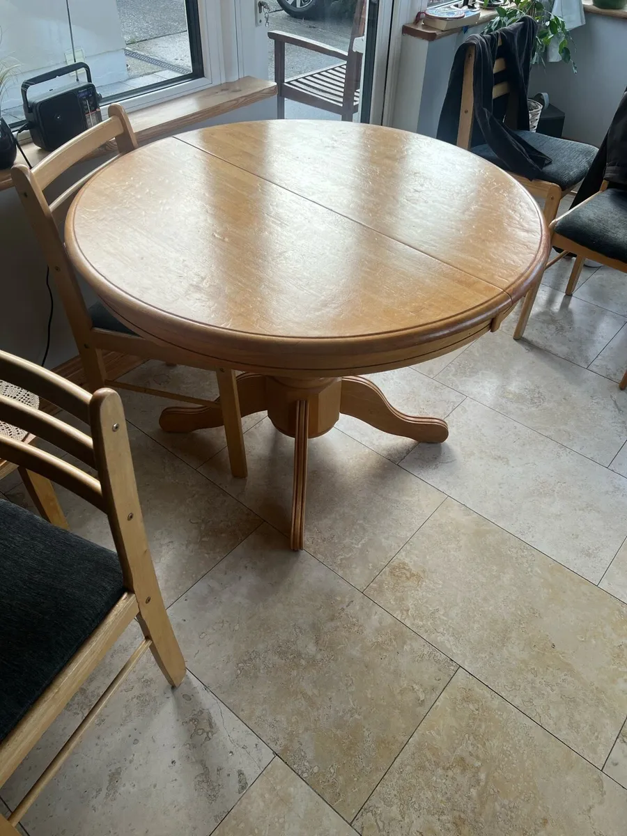 Dining table - Image 1