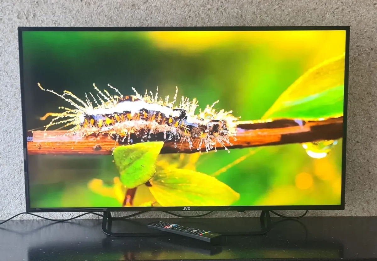 JVC 40" LED Smart Full HD Android TV - Image 4