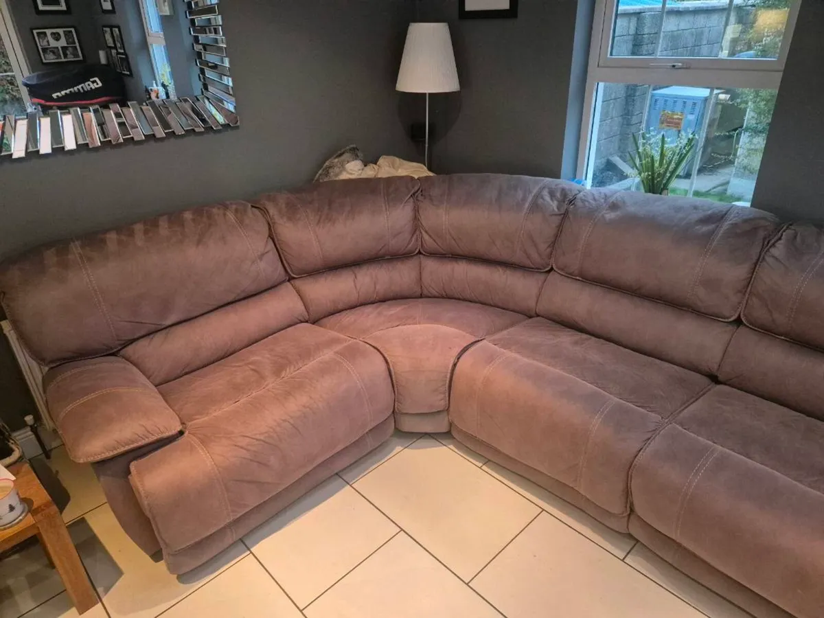 Corner couch - Image 2