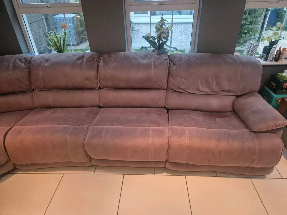 Corner couch - Image 3