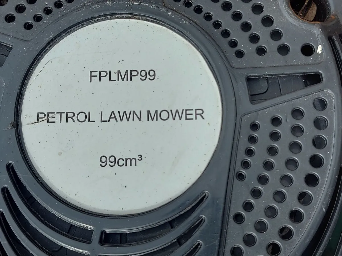 Petrol Lawnmower FPLMP99, Works great,No grass box - Image 4