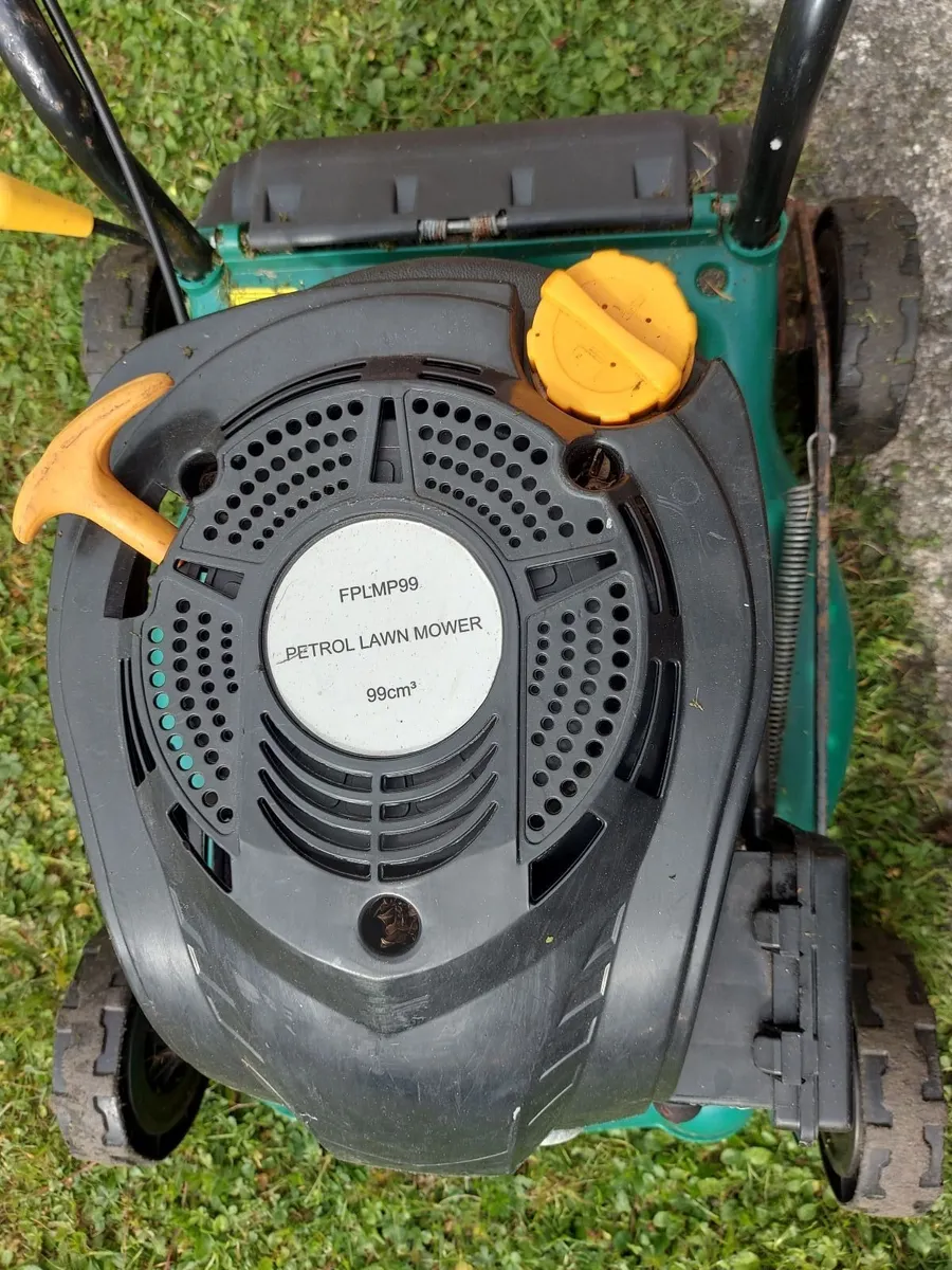 Petrol Lawnmower FPLMP99, Works great,No grass box - Image 3