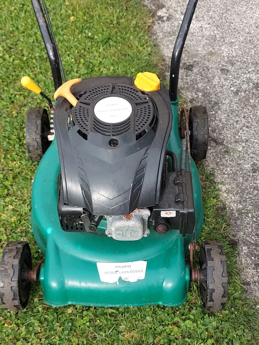 Petrol Lawnmower FPLMP99, Works great,No grass box - Image 2