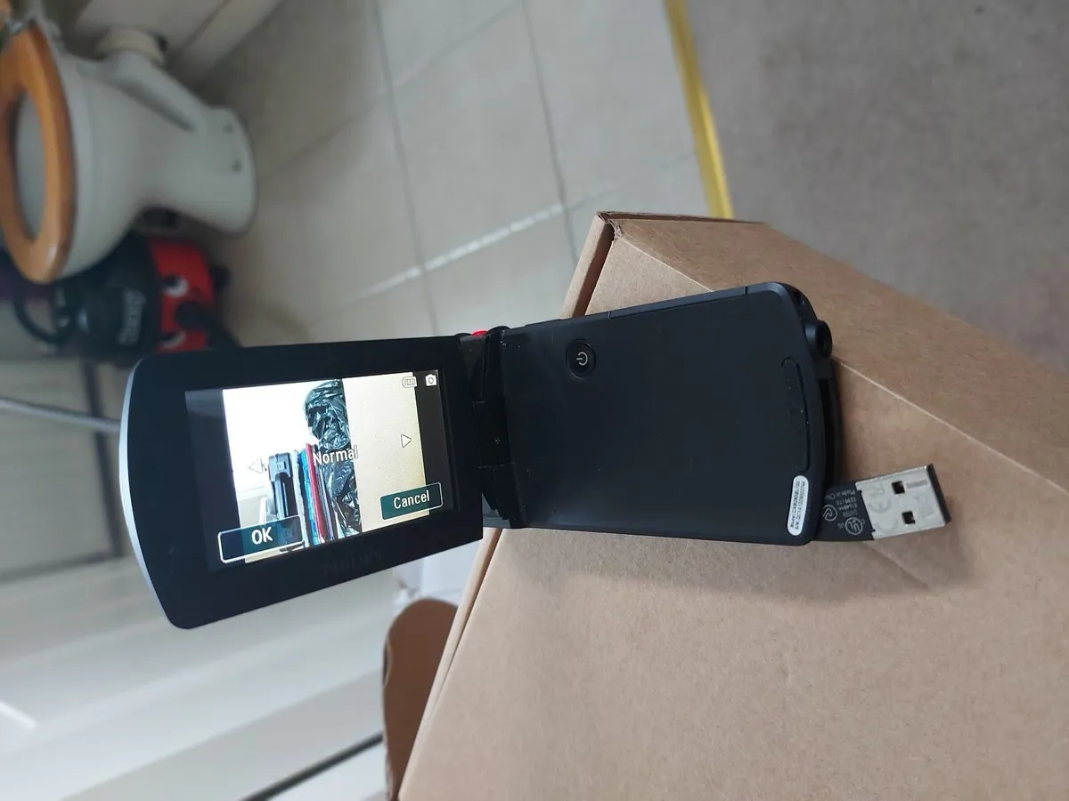 Philips Digital Video Camera, Model No CAM295BL-00 - Image 1