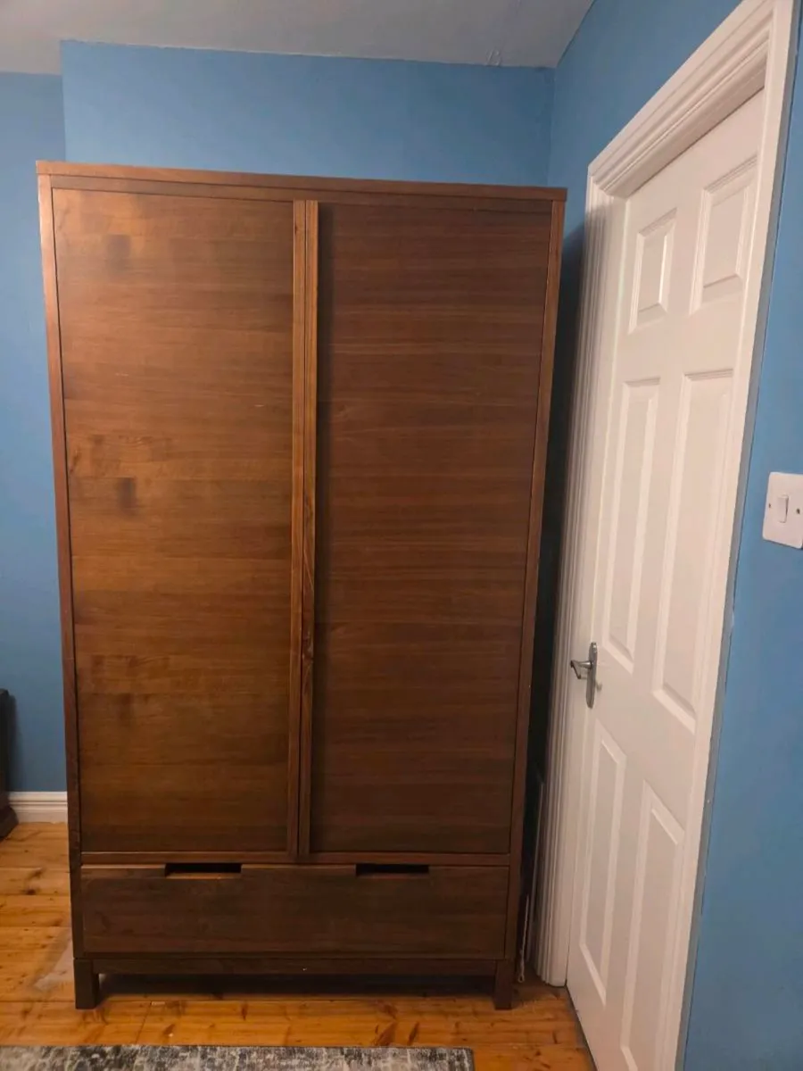 Wardrobe and chest of drawers - Image 1