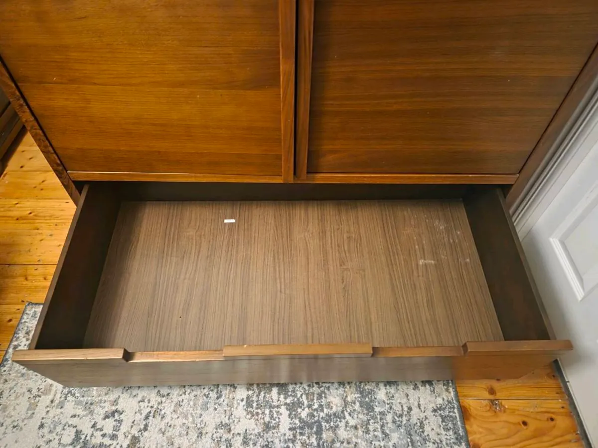 Wardrobe and chest of drawers - Image 3