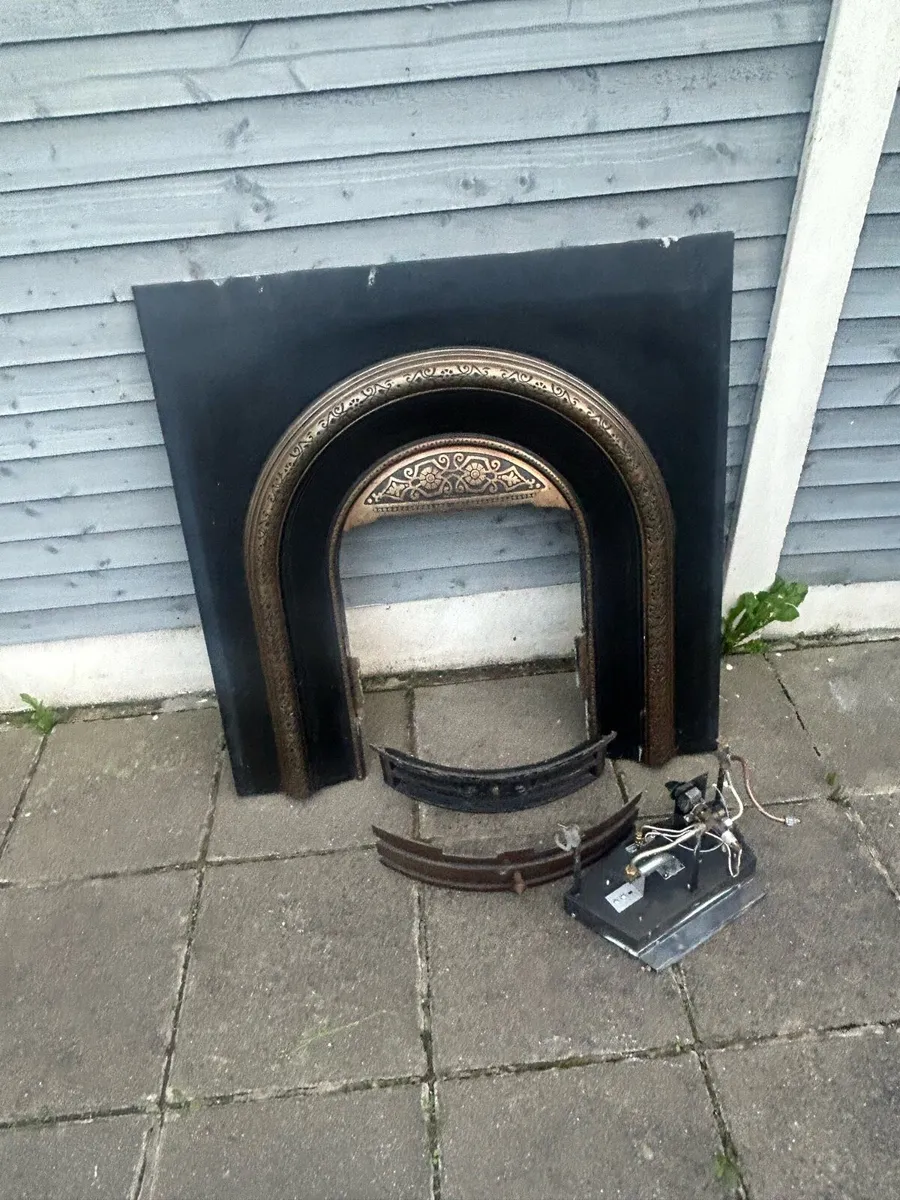 Cast iron fireplace - Image 1