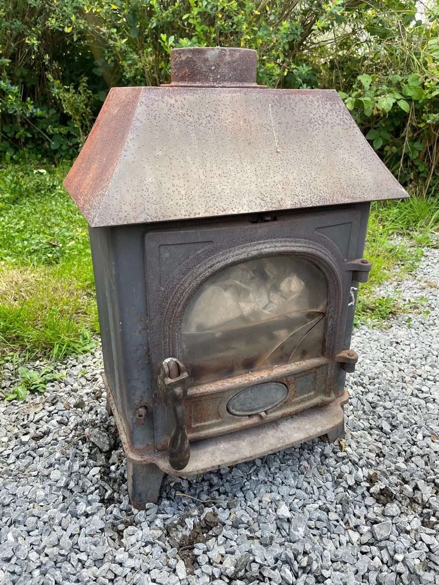 Stovax Wood Stove with flue - Image 1