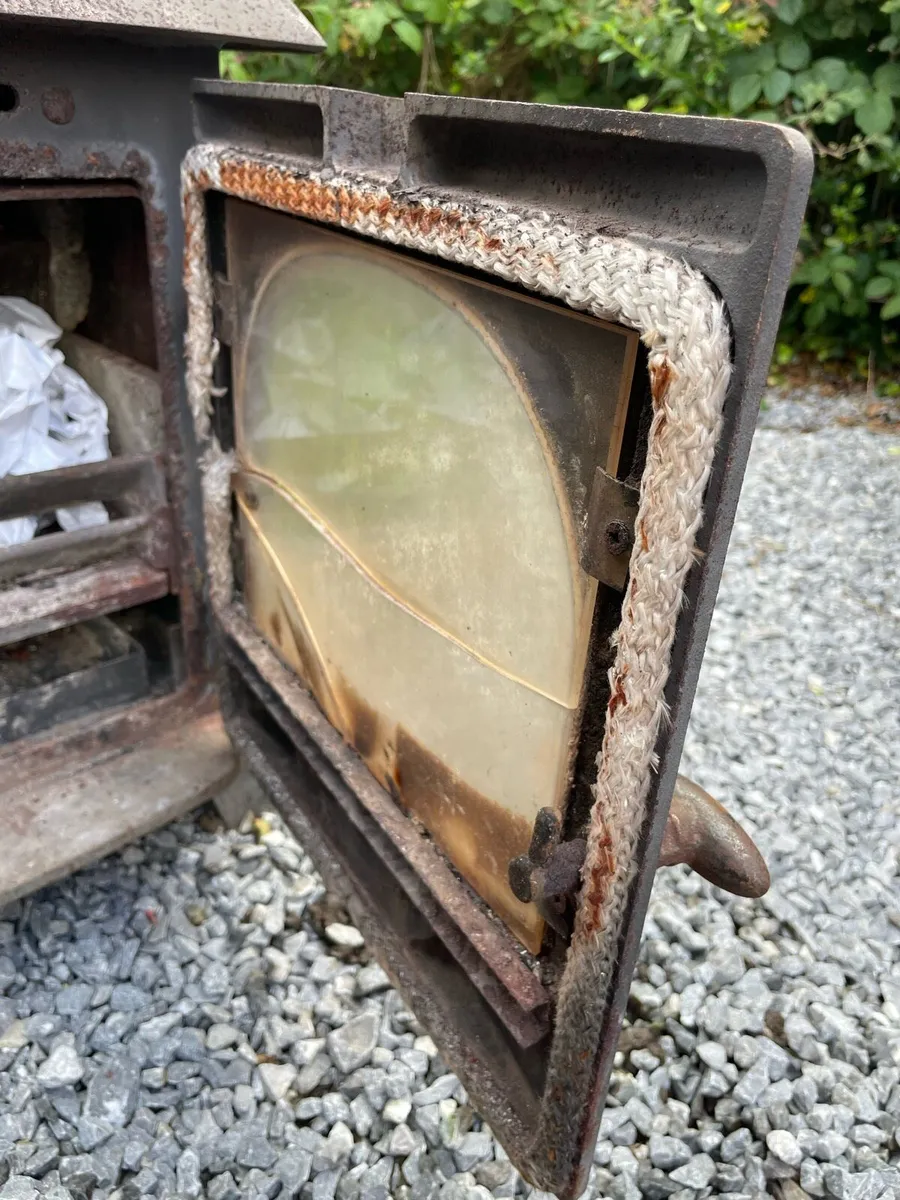 Stovax Wood Stove with flue - Image 3