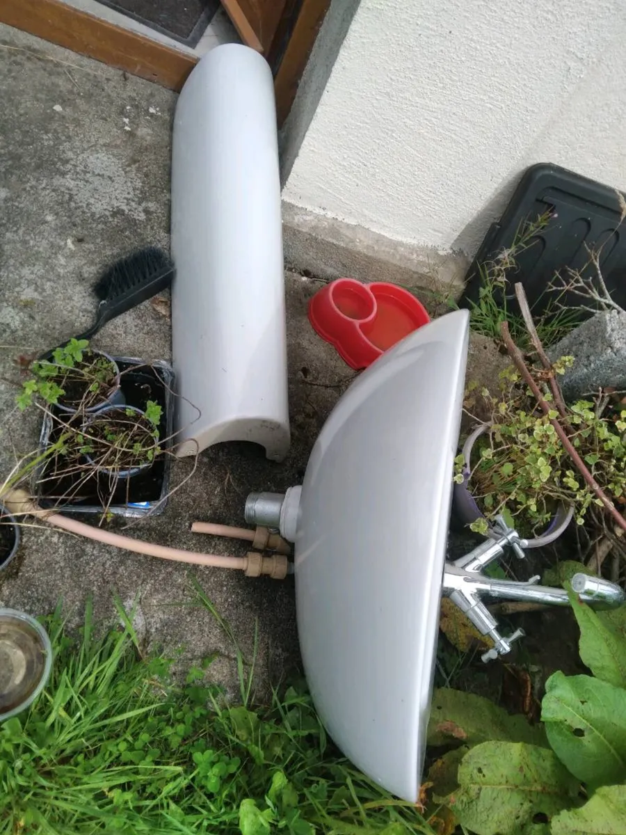 Basin with mixer tap & pedestal - Image 1
