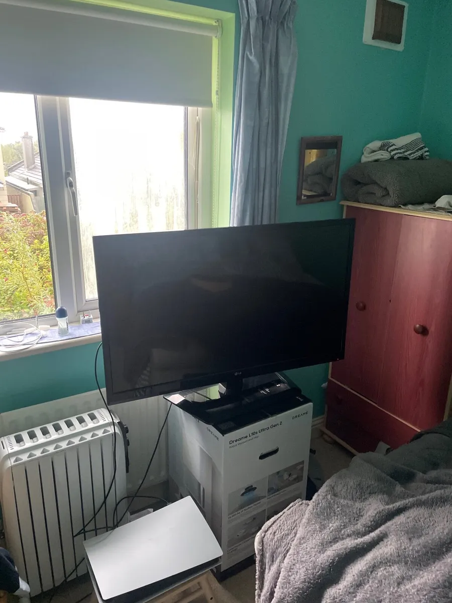 TV LG 42” 4K HD Quality - Image 1
