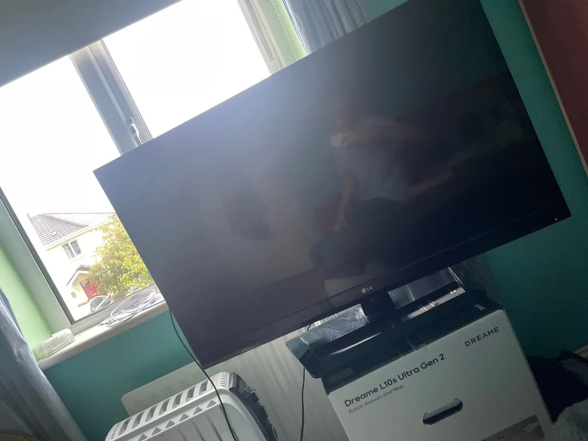 TV LG 42” 4K HD Quality - Image 2