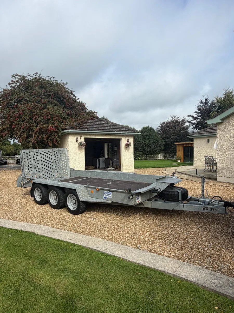 Like new 14x6 Tri Axle Plant Trailer - Image 1
