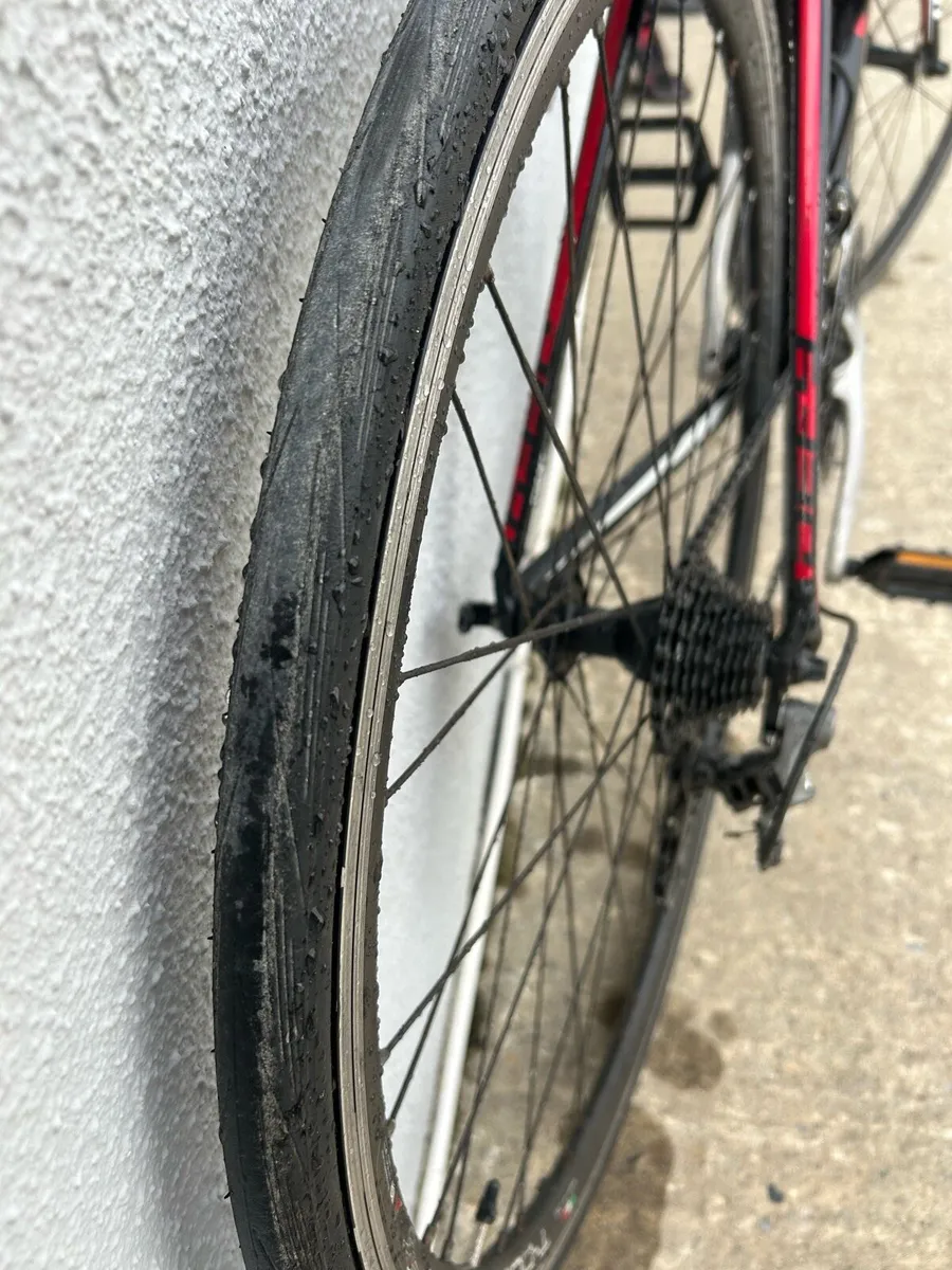 Giant Defy Road Bike - Image 4