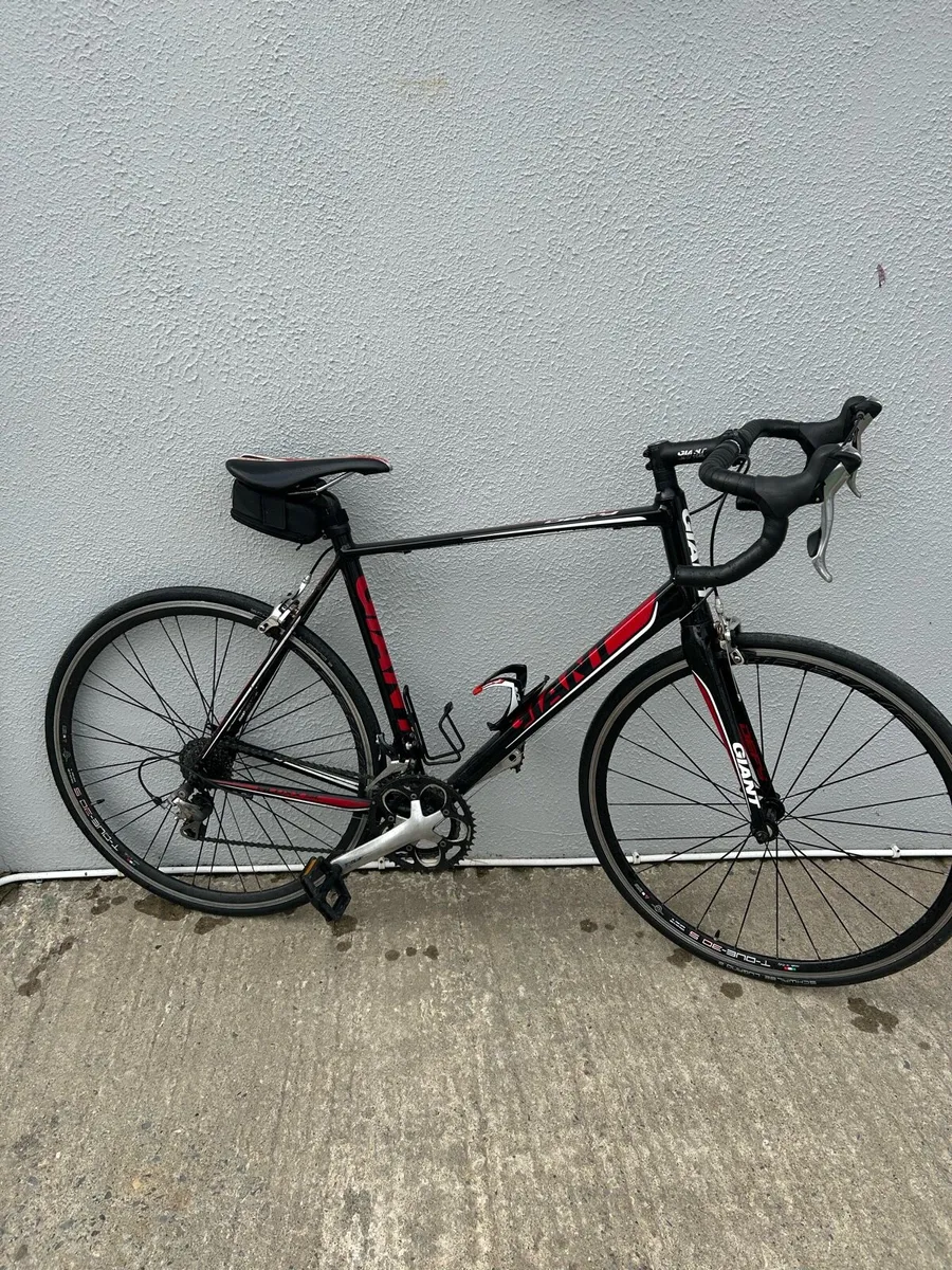 Giant Defy Road Bike - Image 1
