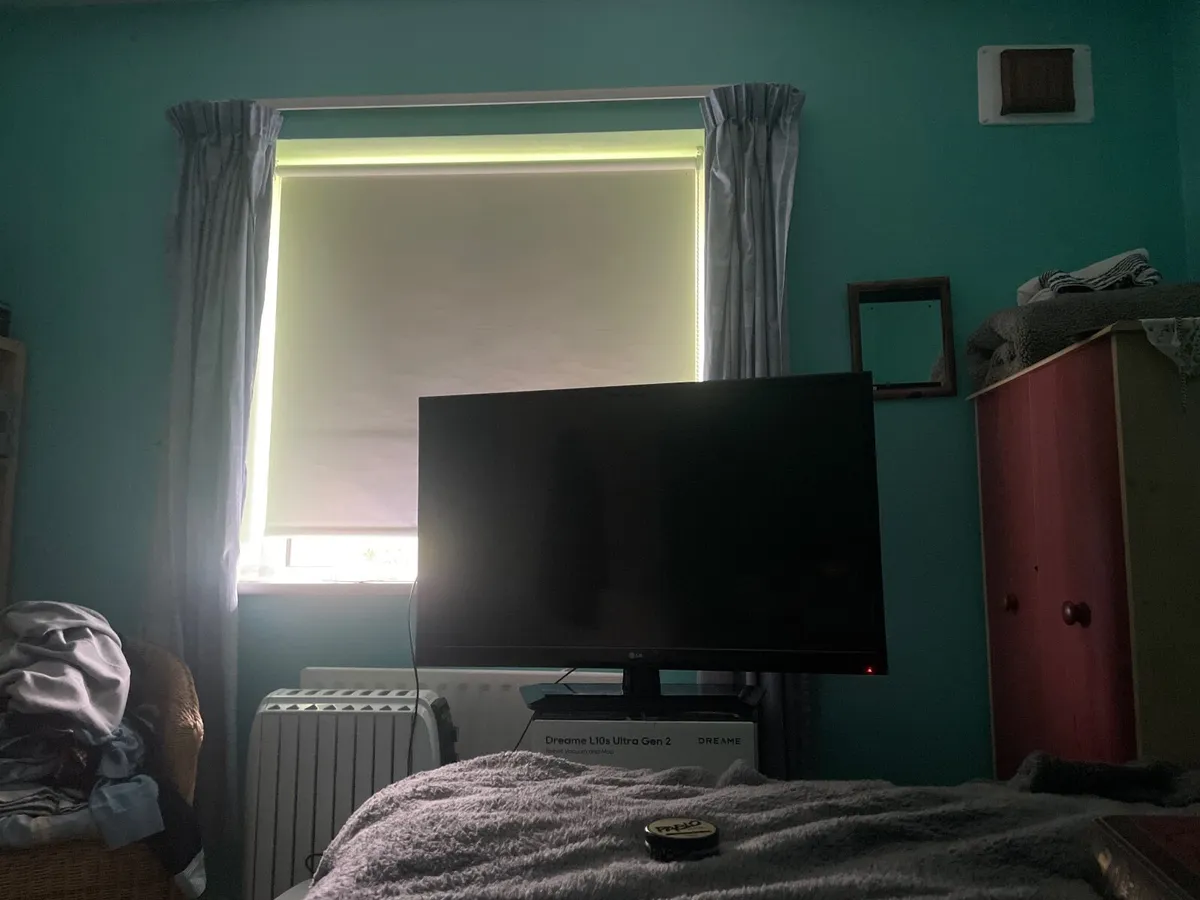 TV LG 42” 4K HD Quality - Image 3