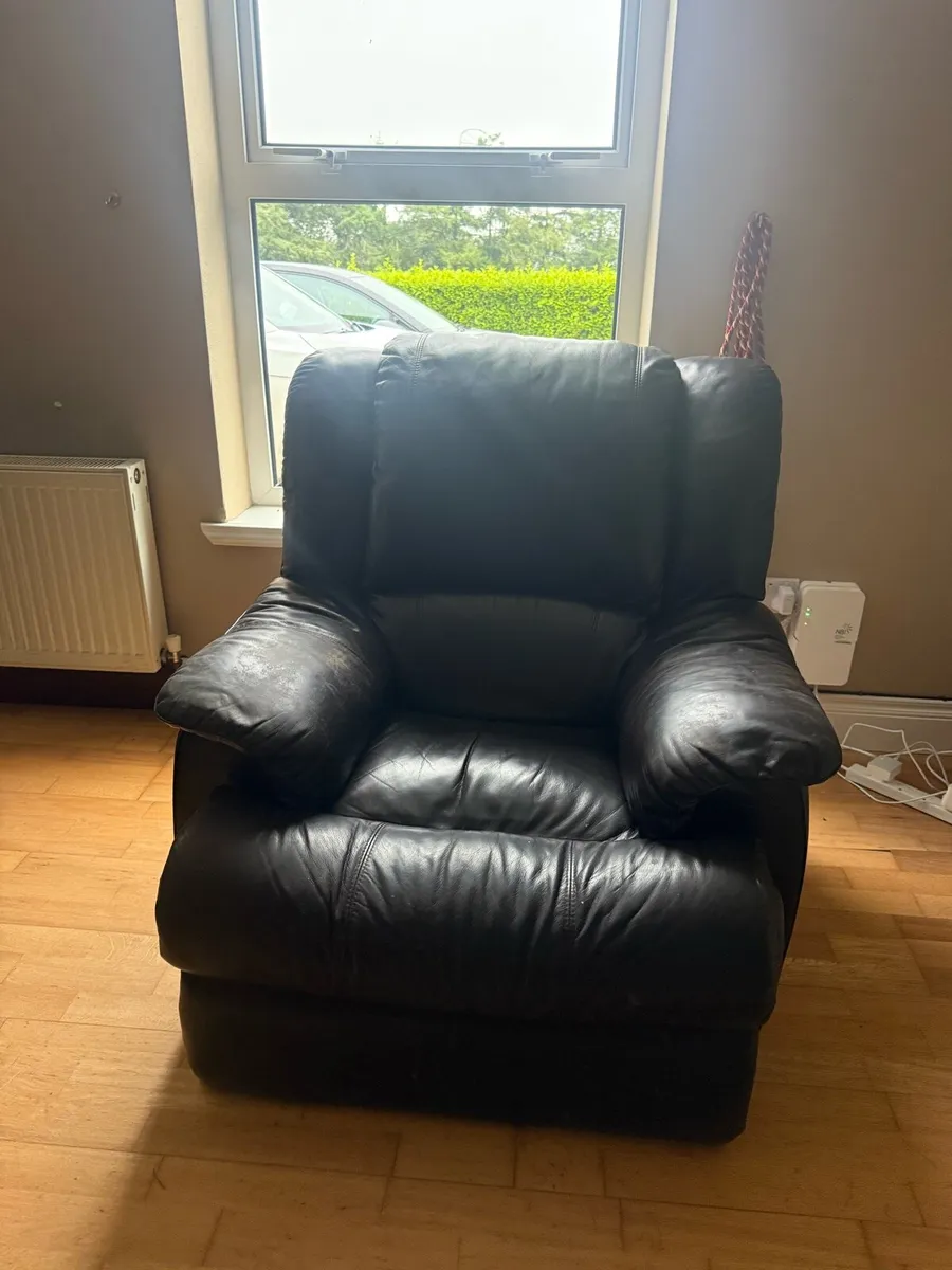 3 Piece Black Leather Couch Set - Image 4